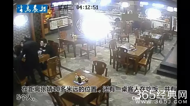 只因吃面时多看了一眼 女子遭玻璃瓶砸头