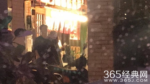 吴亚馨被曝与李圣杰雨夜吃拉面