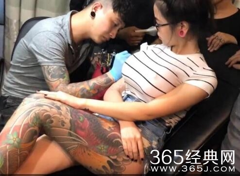 女主播纹身胸部被炸平视频在线观看 