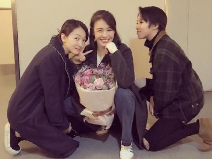 窦靖童和周冬雨认识吗 两个人结伴出游什么关系