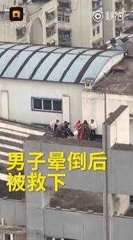 小叔子恋上嫂子情人节欲跳楼殉情视频在线观看