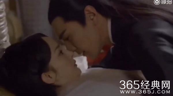 劲爆床戏！赵又廷不仅对杨幂公主抱还扑倒对方