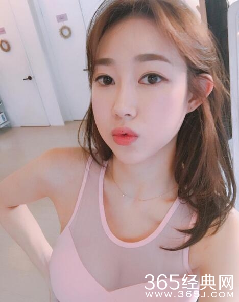 韩国超性感瑜伽老师三围照片 穿紧身衣自拍秀身材走红