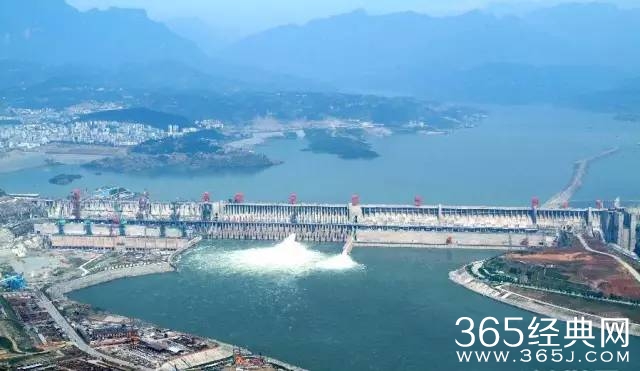 某大国国内最高大坝因维护不到位 紧急疏散附近百姓