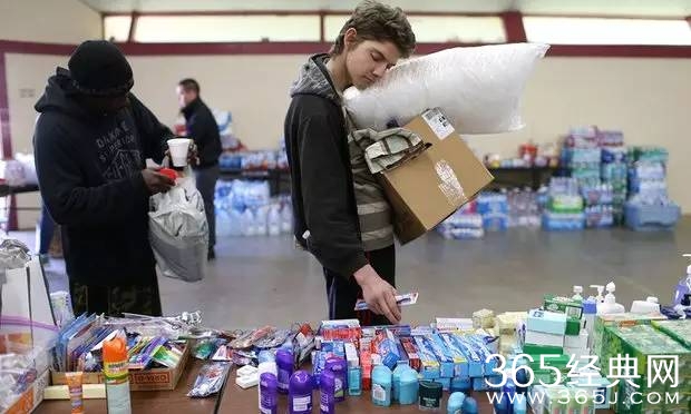 某大国国内最高大坝因维护不到位 紧急疏散附近百姓