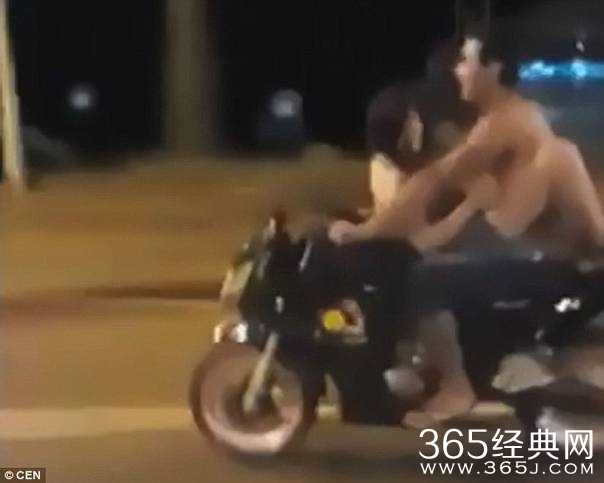 巴拉圭情侣边骑摩托车边不可描述现场照片