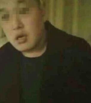 幼儿园女教师偷情被公公抓现行视频