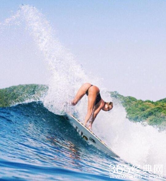 Ellie和Holly个人资料照片 澳洲冲浪姐妹花有颜有翘臀走红