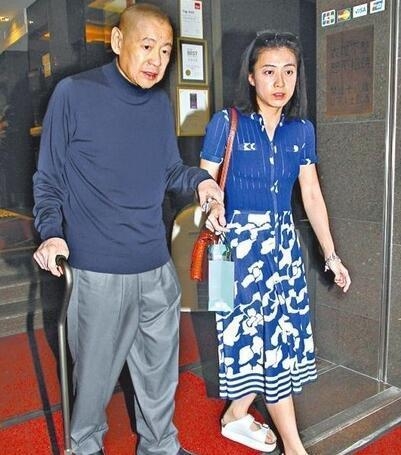 大刘去年多次进出医院，甘比均在身边