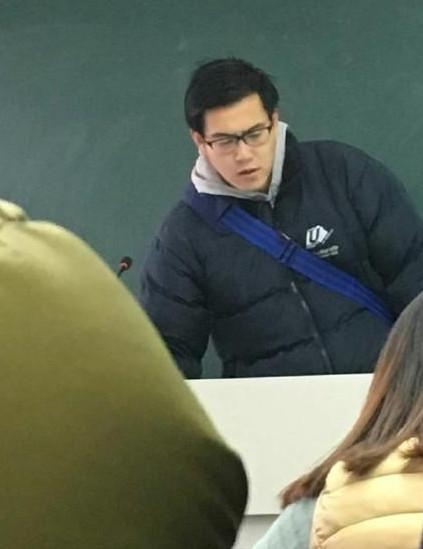 老师神似彭于晏