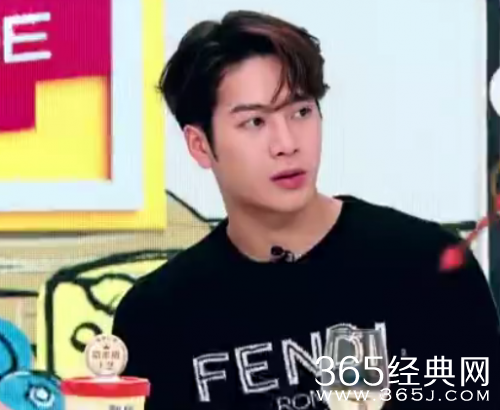 王嘉尔的偶像是杨紫 