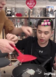 “口红一哥”李佳琦直播翻车 据说不是第一次翻车了？