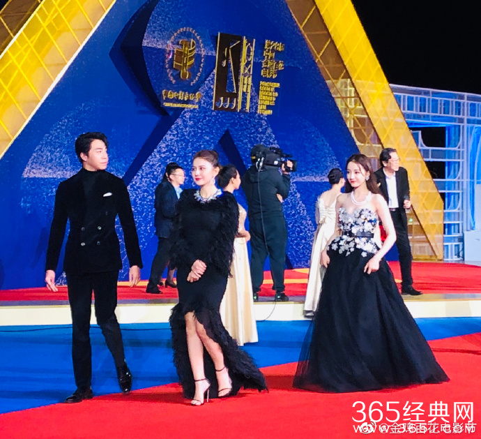 　　迪丽热巴、俞灏明、热依扎