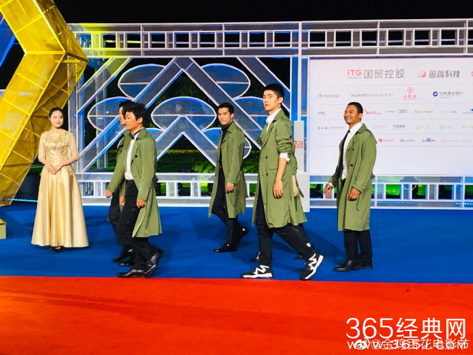 　　《唐人街探案3》剧组，陈思诚、刘昊然、王宝强、托尼佳佳等。