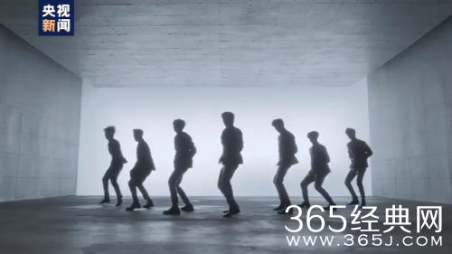 央视揭韩国娱乐圈自杀魔咒 艺人被压榨欺凌成主因