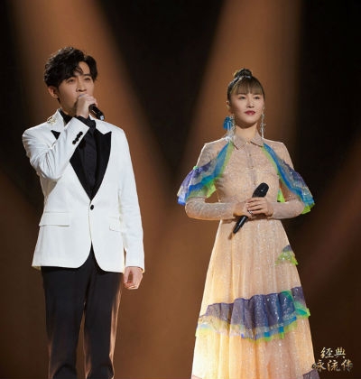 《经典咏流传》谭维维郑棋元致敬东西方文学巨匠