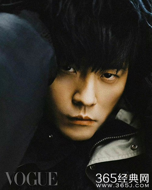 周杰伦登台版《VOGUE》12月刊封面