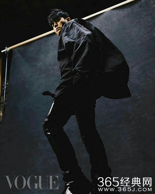 周杰伦登台版《VOGUE》12月刊封面