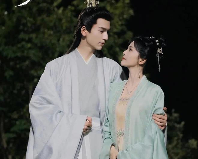 白鹿、张凌赫新剧《宁安如梦》上线在即，果然还是真CP最好嗑