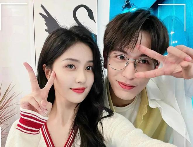 白鹿、张凌赫新剧《宁安如梦》上线在即，果然还是真CP最好嗑