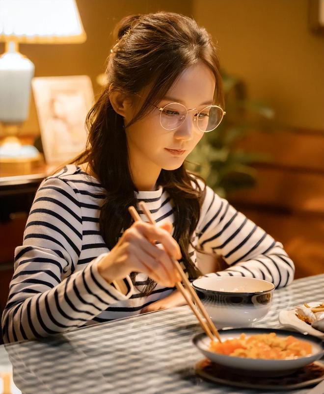 二刷《狂飙》才看清楚，安欣赌孟钰的奶茶无毒，不是因为爱她