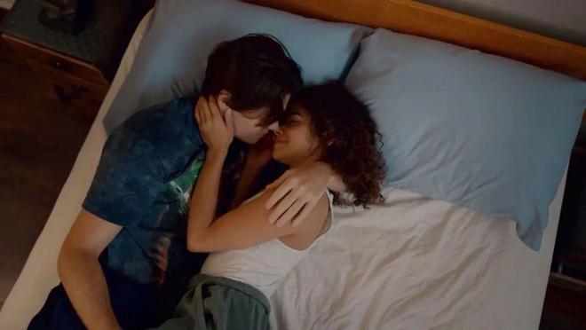 四周连冠，网飞又火了一部剧