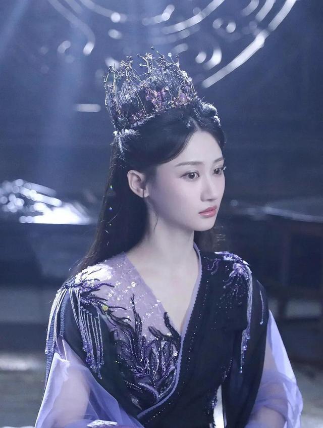 《星落凝成糖》更新十集，陈星旭东宫滤镜不再，李兰迪不抗剧？