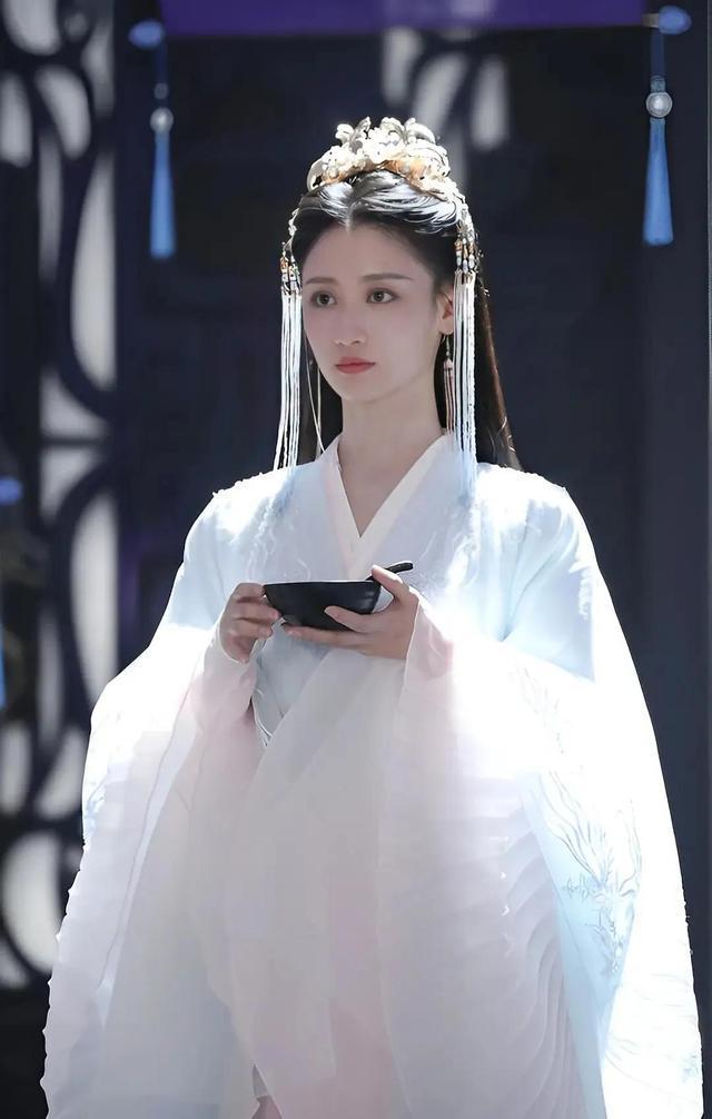 《星落凝成糖》更新十集，陈星旭东宫滤镜不再，李兰迪不抗剧？