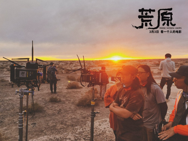 任素汐主演《荒原》曝制作特辑 揭秘“追光”幕后