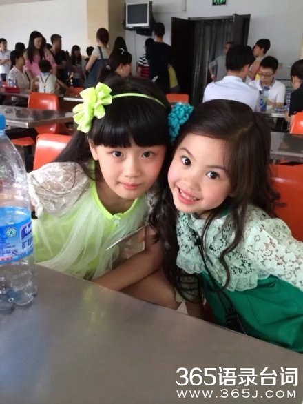 5岁化妆妹姜涞生活照