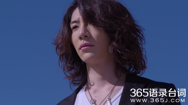 白衣校花与大长腿图片