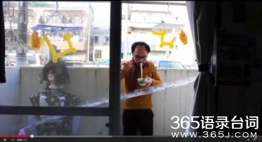 日本男子制作塑料瓶女友  海边浪漫约会吓傻路人