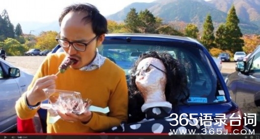 日本男子制作塑料瓶女友  海边浪漫约会吓傻路人