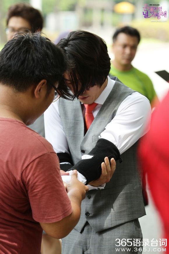 韩版命中注定我爱你拍摄花絮,张赫学生服照,张赫 韩版命中注定我爱你拍摄花絮,张赫学生服照,张赫