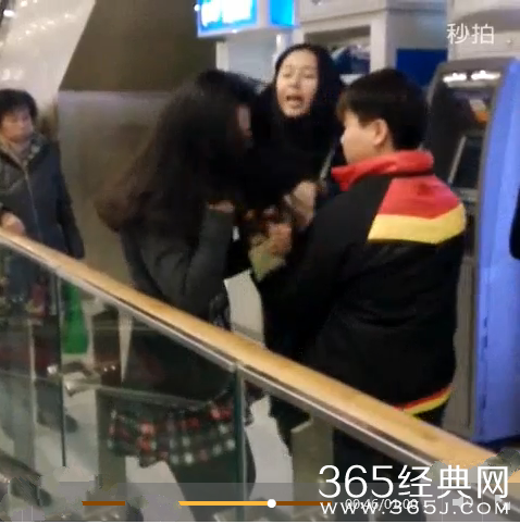 奇葩项链姐被打图