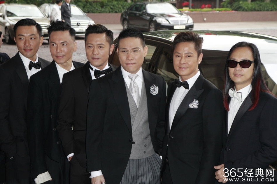 苏永康与众伴郎