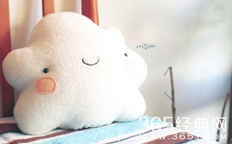 艾玛，说好的节操呢？那不是女皇，那是女优