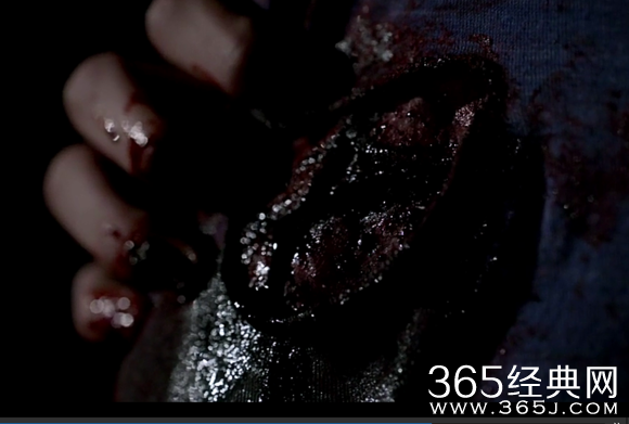 吸血鬼日记中历史叔是怎么变成始祖吸血鬼的