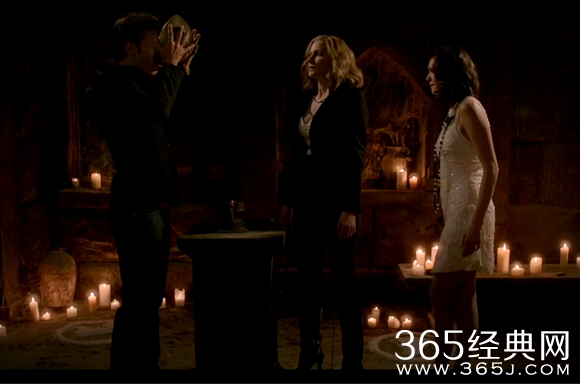 吸血鬼日记中历史叔是怎么变成始祖吸血鬼的