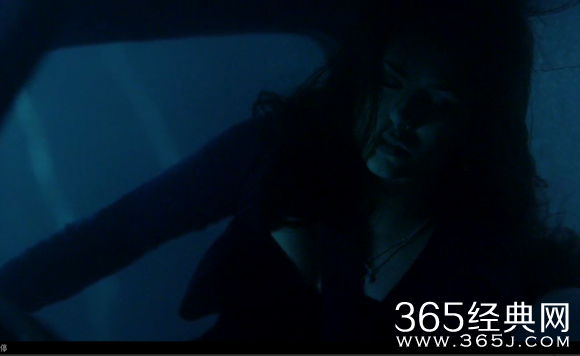 吸血鬼日记中历史叔是怎么变成始祖吸血鬼的