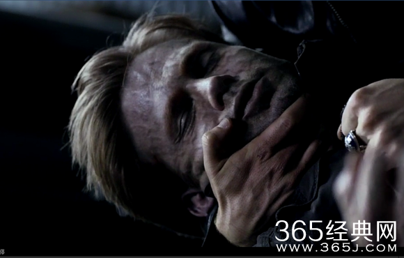 吸血鬼日记中历史叔是怎么变成始祖吸血鬼的