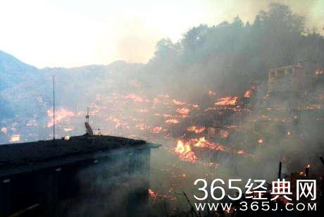 久仰乡久吉苗寨起火图片