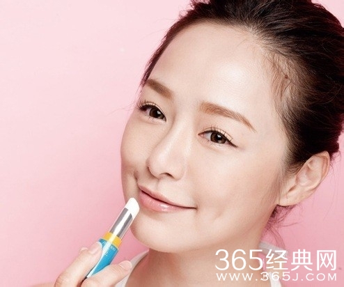 如何预防嘴唇干裂