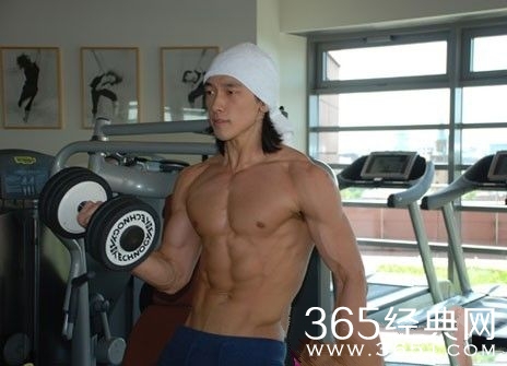 没有丑男人，只有不化妆的男人。男神素颜大曝光