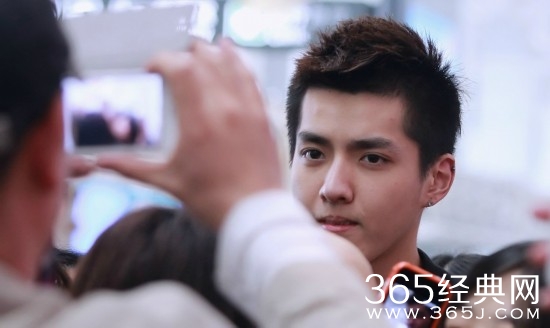 没有丑男人，只有不化妆的男人。男神素颜大曝光