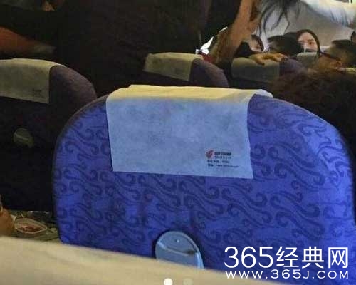 国航CA433航班群架 惊现万米高空女飞人相关图片