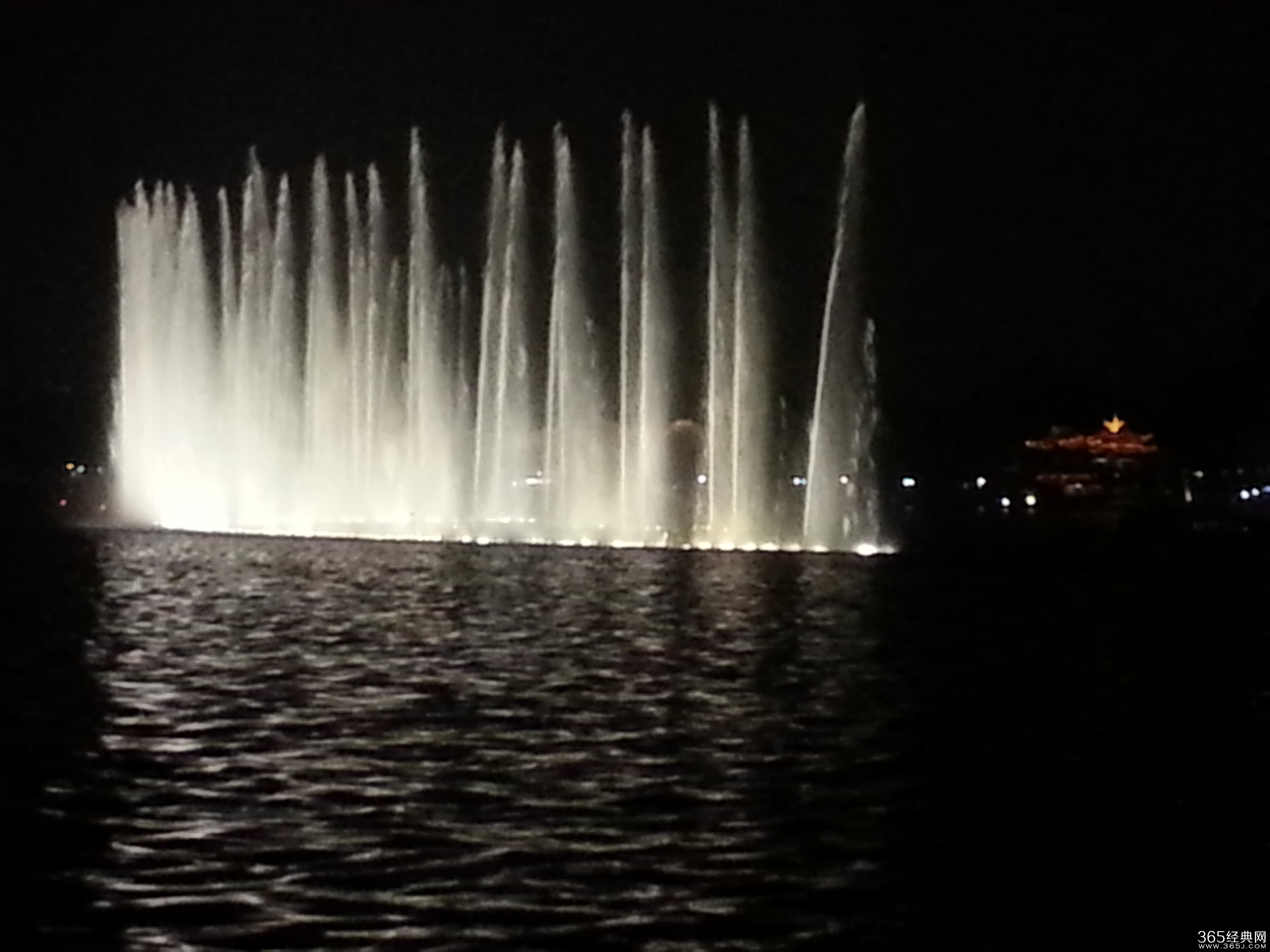 为你介绍杭州旅游景点：西湖首选