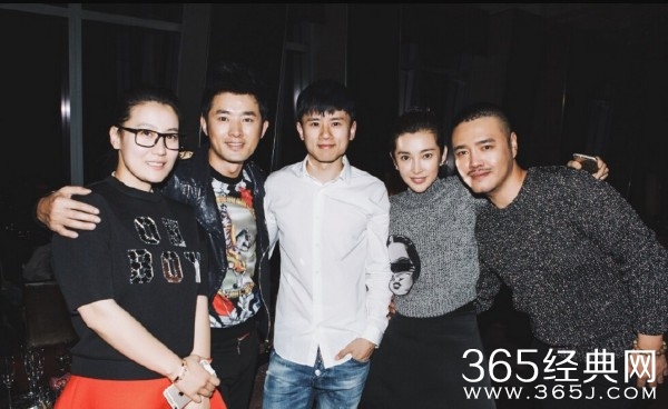 张杰32岁生日宴 晒众星合影