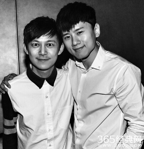 张杰32岁生日宴 晒众星合影