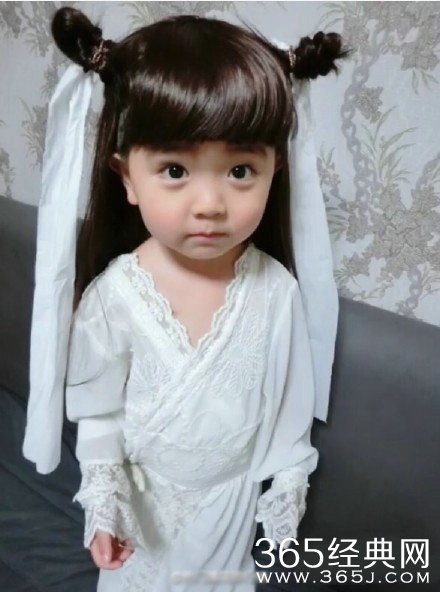 惊现萌版小龙女 真的不要太可爱